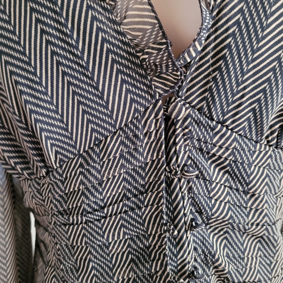 BCBG MaxAzria blouse size L - Picture 13 of 13